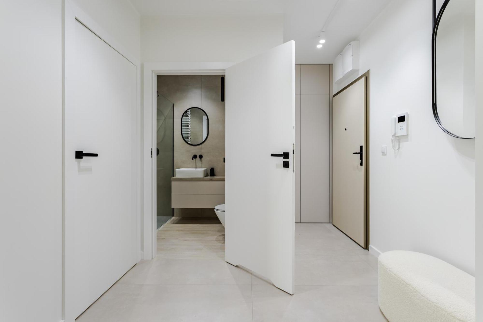 Apartament Nowoczesny Very Berry W Poznaniu Z Parkingiem I Biurkiem By Renters