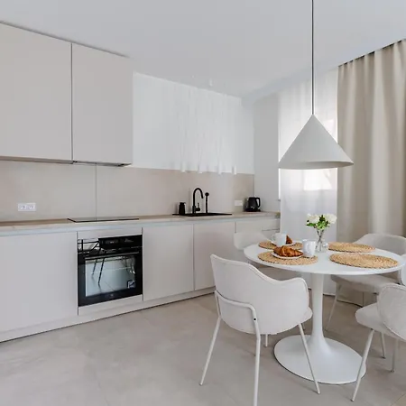 Nowoczesny Apartament Very Berry W Poznaniu Z Parkingiem I Biurkiem By Noclegi Renters Zewnętrze zdjęcie