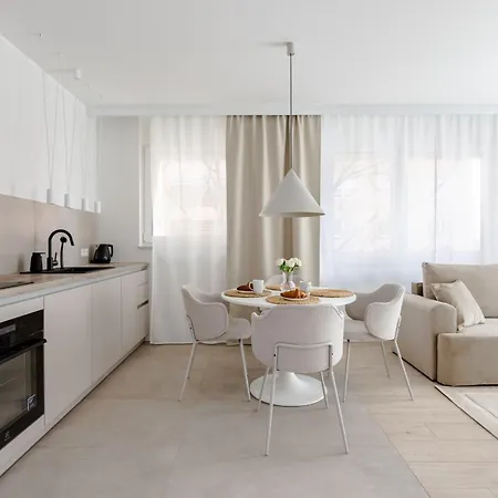 Nowoczesny Apartament Very Berry W Poznaniu Z Parkingiem I Biurkiem By Noclegi Renters Zewnętrze zdjęcie