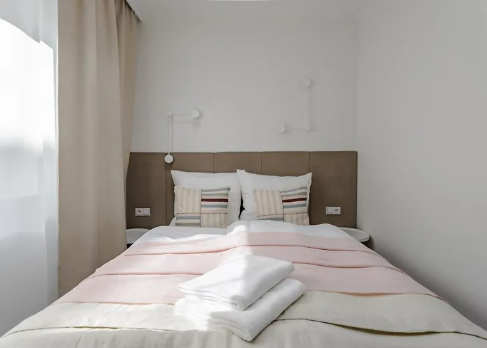 Nowoczesny Apartament Very Berry W Poznaniu Z Parkingiem I Biurkiem By Noclegi Renters