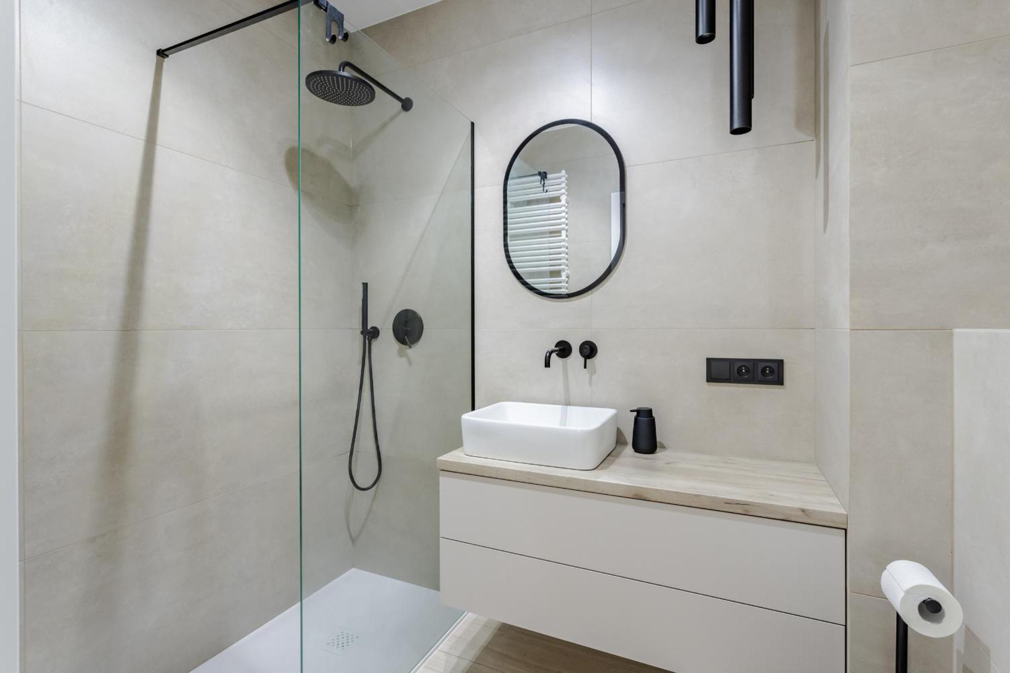 Apartment Nowoczesny Very Berry W Poznaniu Z Parkingiem I Biurkiem By Renters