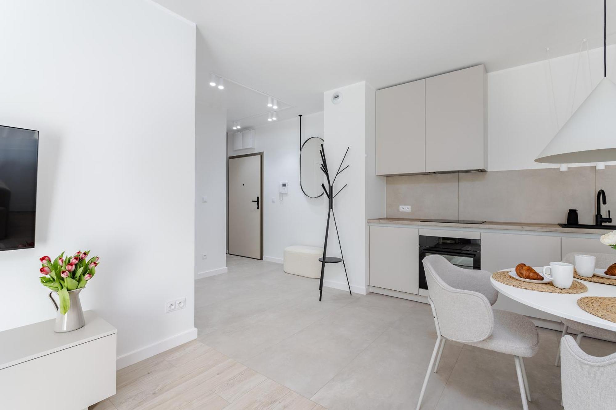 Apartment Nowoczesny Very Berry W Poznaniu Z Parkingiem I Biurkiem By Renters Poznan